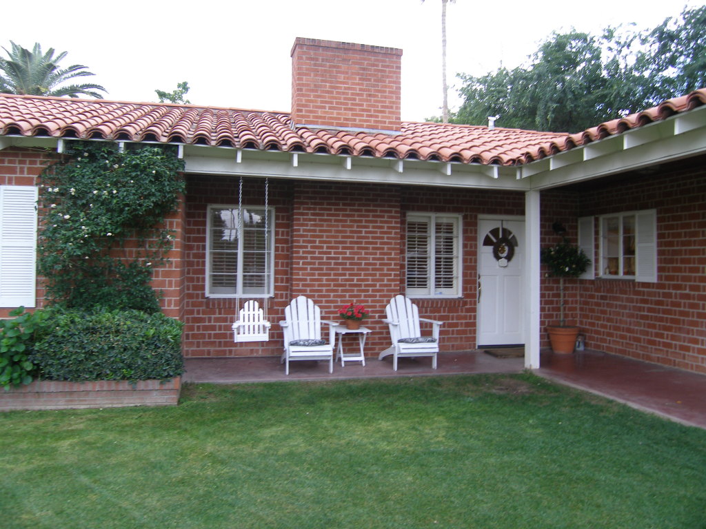15 East Lamar Road Phoenix, AZ 85012 - Photo 3 of 34 Front porch
