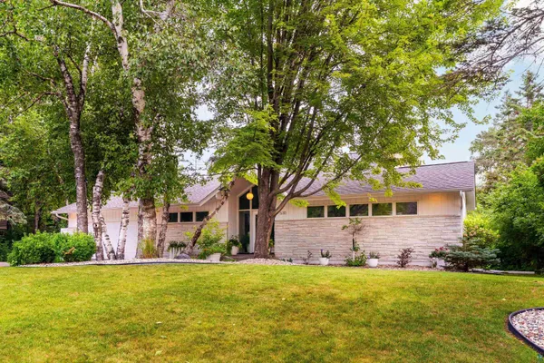 $695,000 | 630 Valley Drive, Duluth, MN 55804