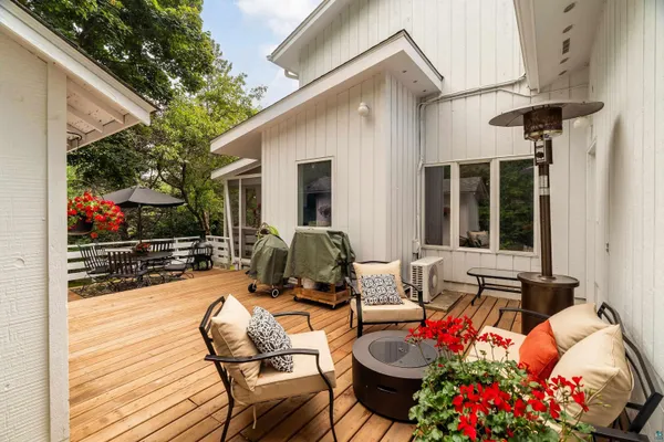 $695,000 | 630 Valley Drive, Duluth, MN 55804