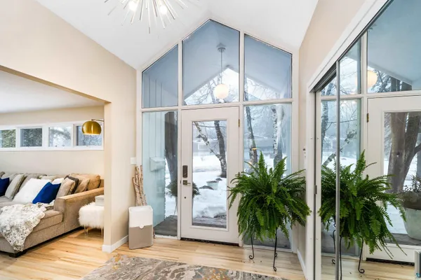 $695,000 | 630 Valley Drive, Duluth, MN 55804