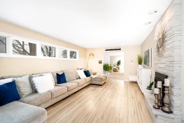 $695,000 | 630 Valley Drive, Duluth, MN 55804