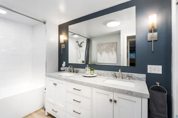 $695,000 | 630 Valley Drive, Duluth, MN 55804