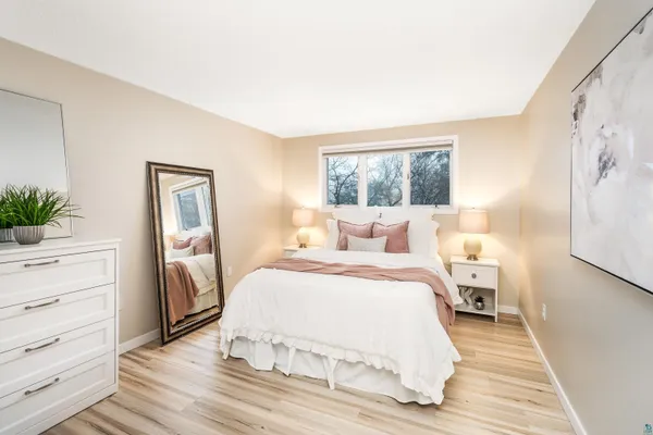 $695,000 | 630 Valley Drive, Duluth, MN 55804