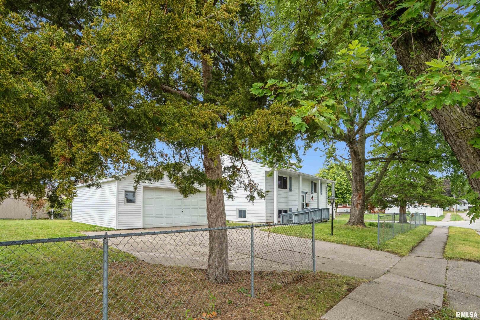 3403 4th Street East Moline, IL 61244 - Photo 3 of 27