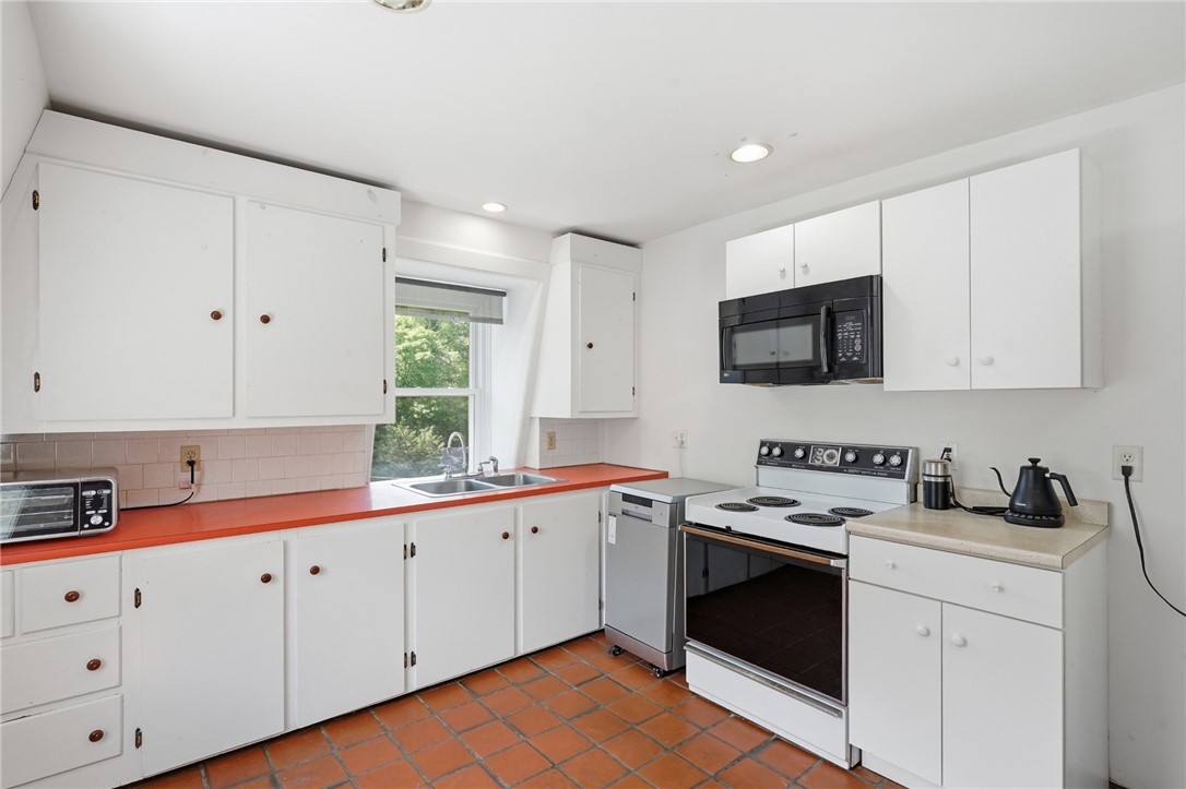 7 Nichols Lane, Unit 7 Hopkinton, RI 02832 - Photo 11 of 34