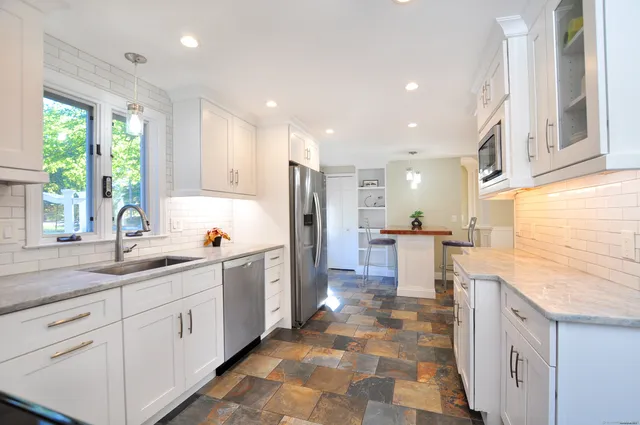 $3,200 | 274 Smith Street, South Windsor, CT 06074