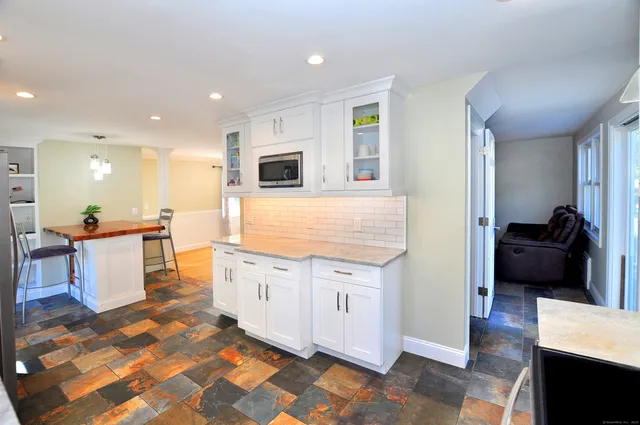 $3,200 | 274 Smith Street, South Windsor, CT 06074