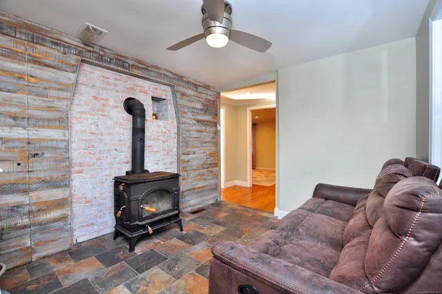 $3,200 | 274 Smith Street, South Windsor, CT 06074