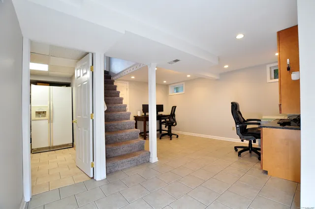 $3,200 | 274 Smith Street, South Windsor, CT 06074