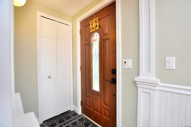 $3,200 | 274 Smith Street, South Windsor, CT 06074