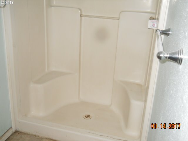 10045 South Prairie Road Tillamook, OR 97141 - Photo 18 of 24 a bathroom with a shower