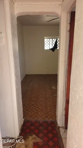 a view of empty room with window