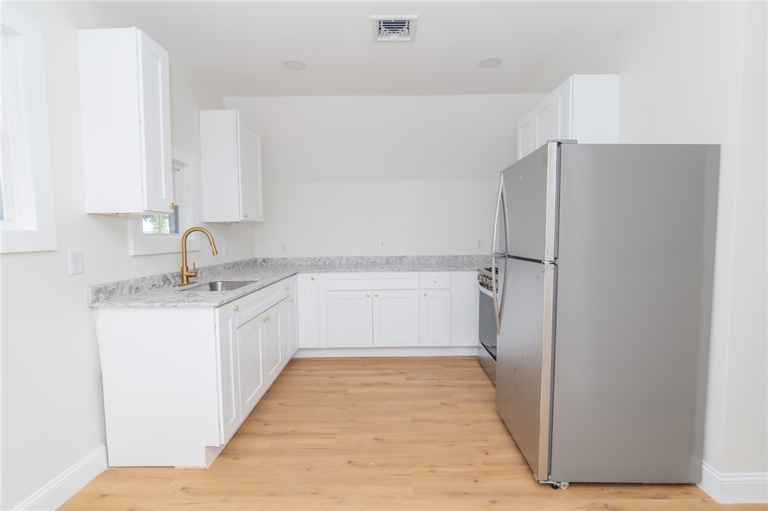 84 Pembroke Avenue Providence, RI 02908 - Photo 6 of 12