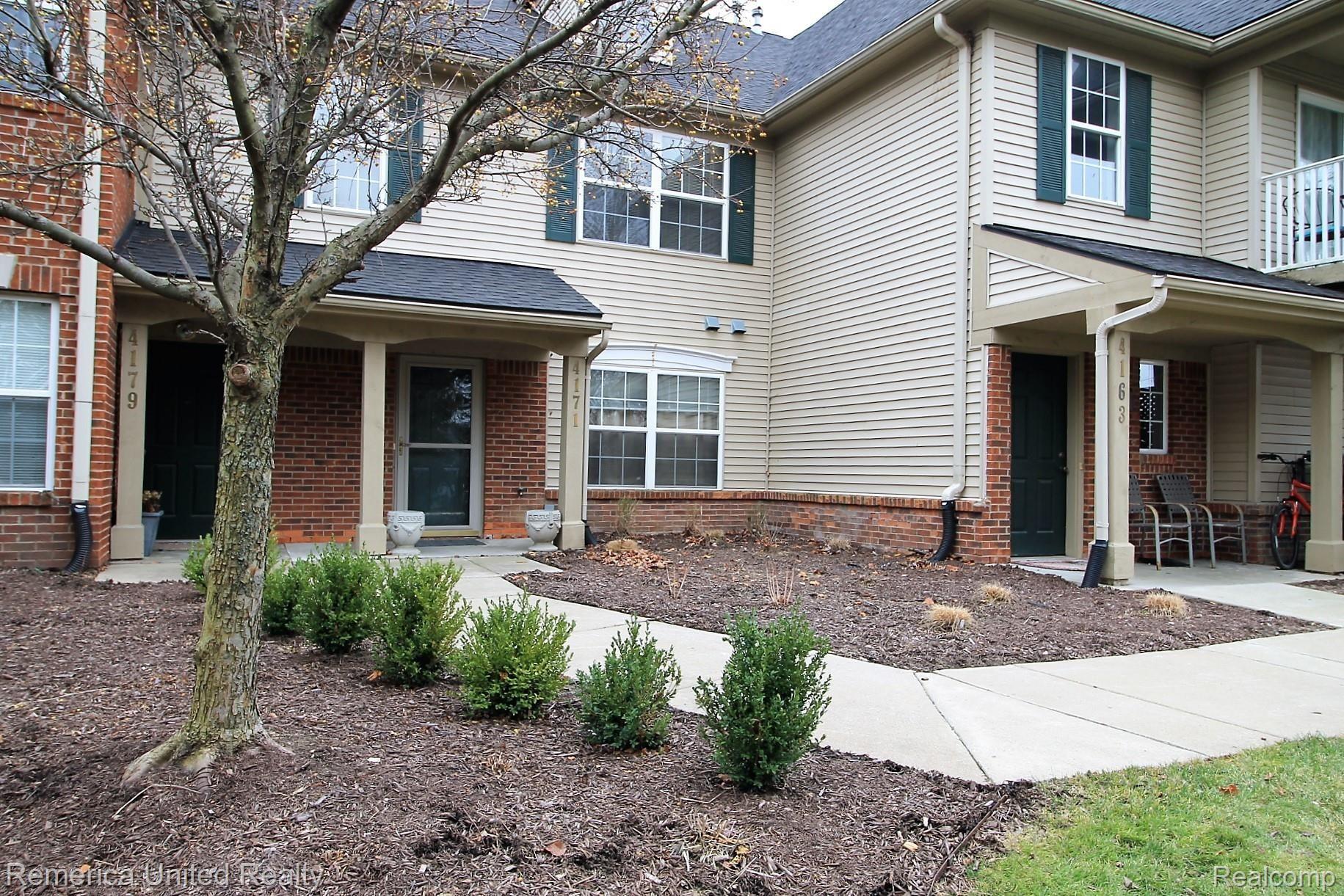4171 Hampton Ridge Boulevard Howell, MI 48843 - Photo 2 of 31 IMG_2219.JPG