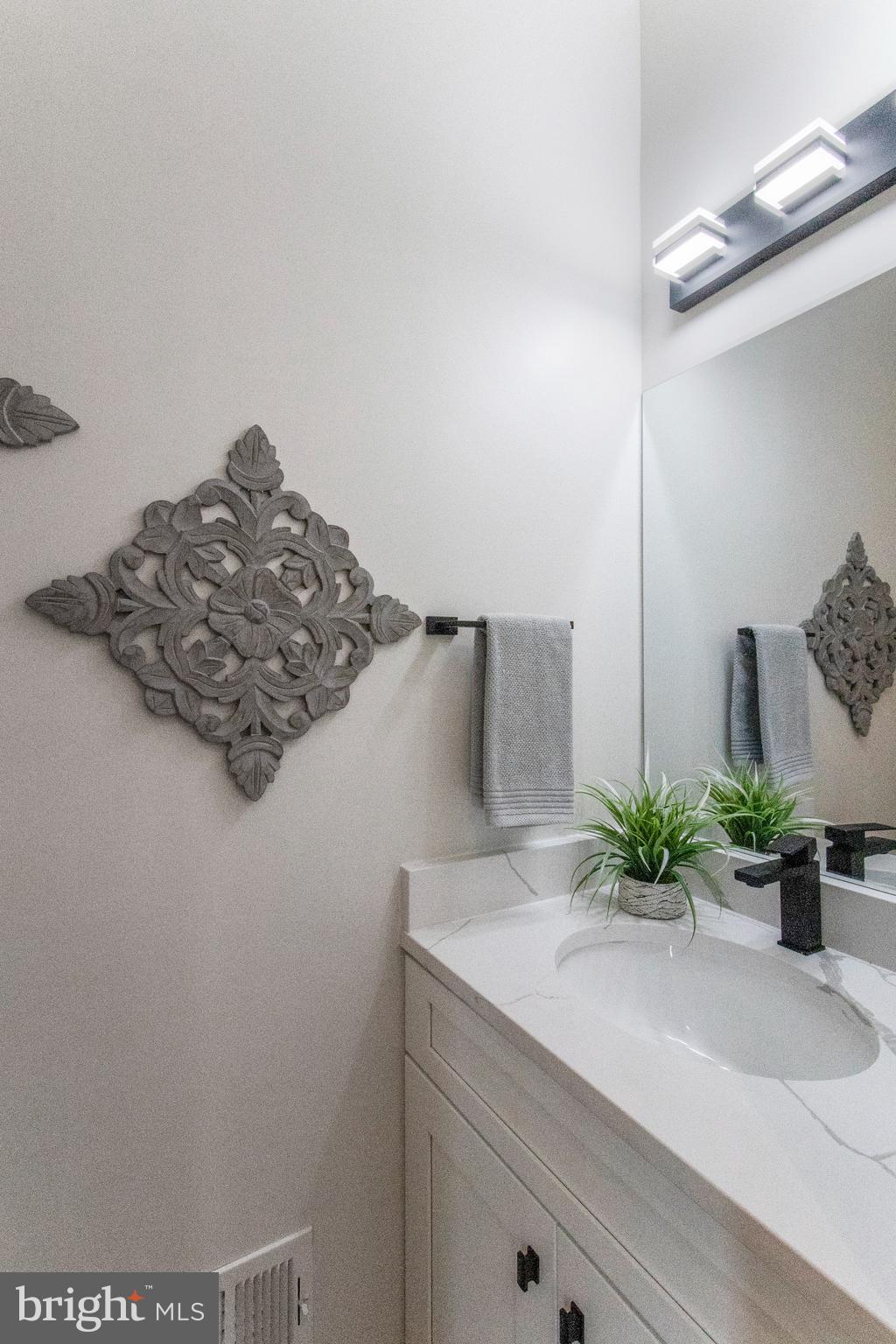 603 Longfellow Street Northwest Washington, DC 20011 - Photo 20 of 60 Powder Room