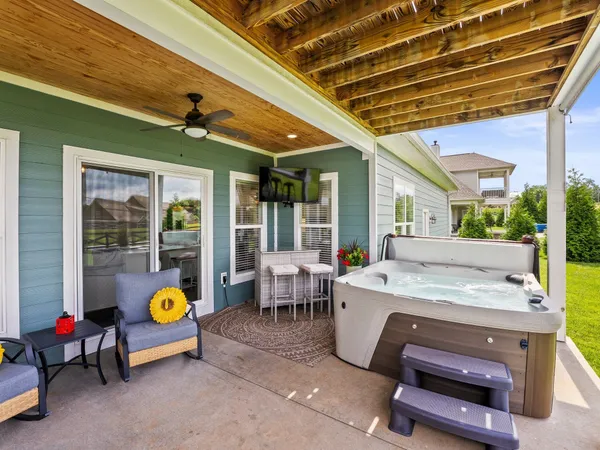 $765,000 | 71 Windjammer Court, Winchester, TN 37398