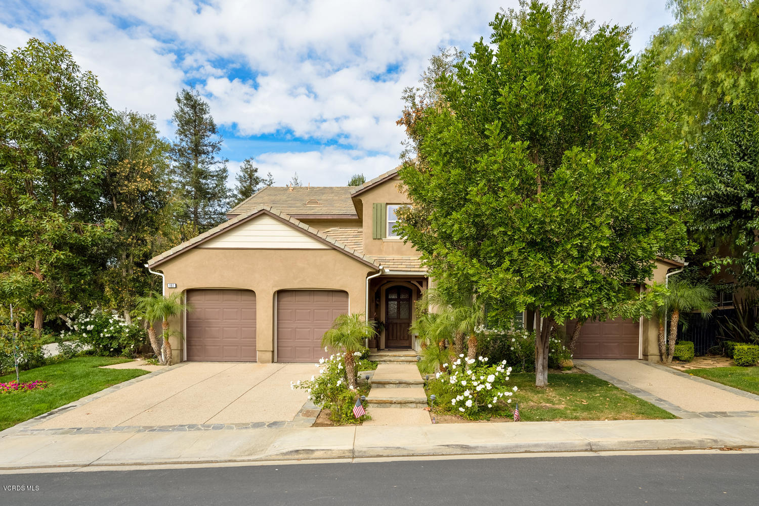 161 Laurel Ridge Drive Simi Valley, CA 93065 - Photo 2 of 50 front view of a house with a yard