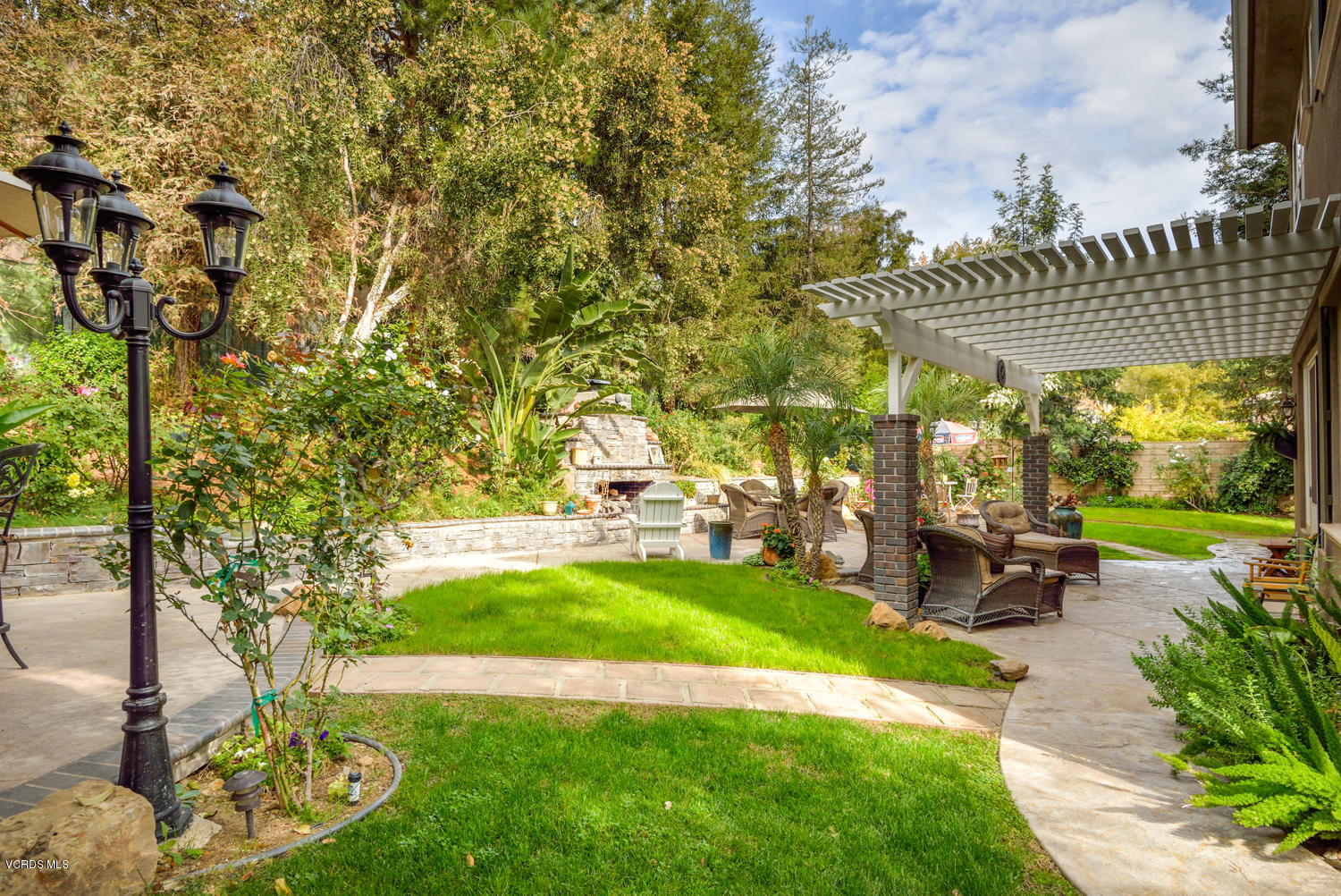 161 Laurel Ridge Drive Simi Valley, CA 93065 - Photo 3 of 50 a view of a swimming pool and lounge chairs