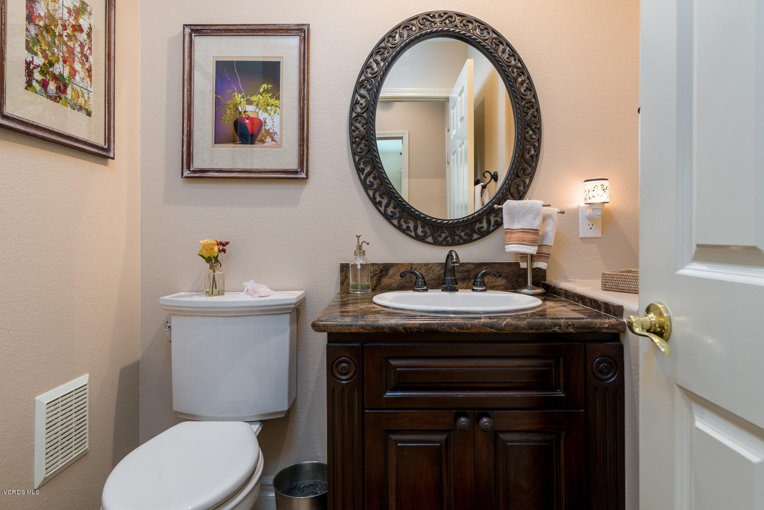 161 Laurel Ridge Drive Simi Valley, CA 93065 - Photo 25 of 50 a bathroom with a toilet a sink and a mirror