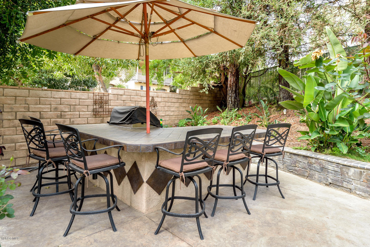 161 Laurel Ridge Drive Simi Valley, CA 93065 - Photo 4 of 50 a view of an outdoor sitting area with furniture