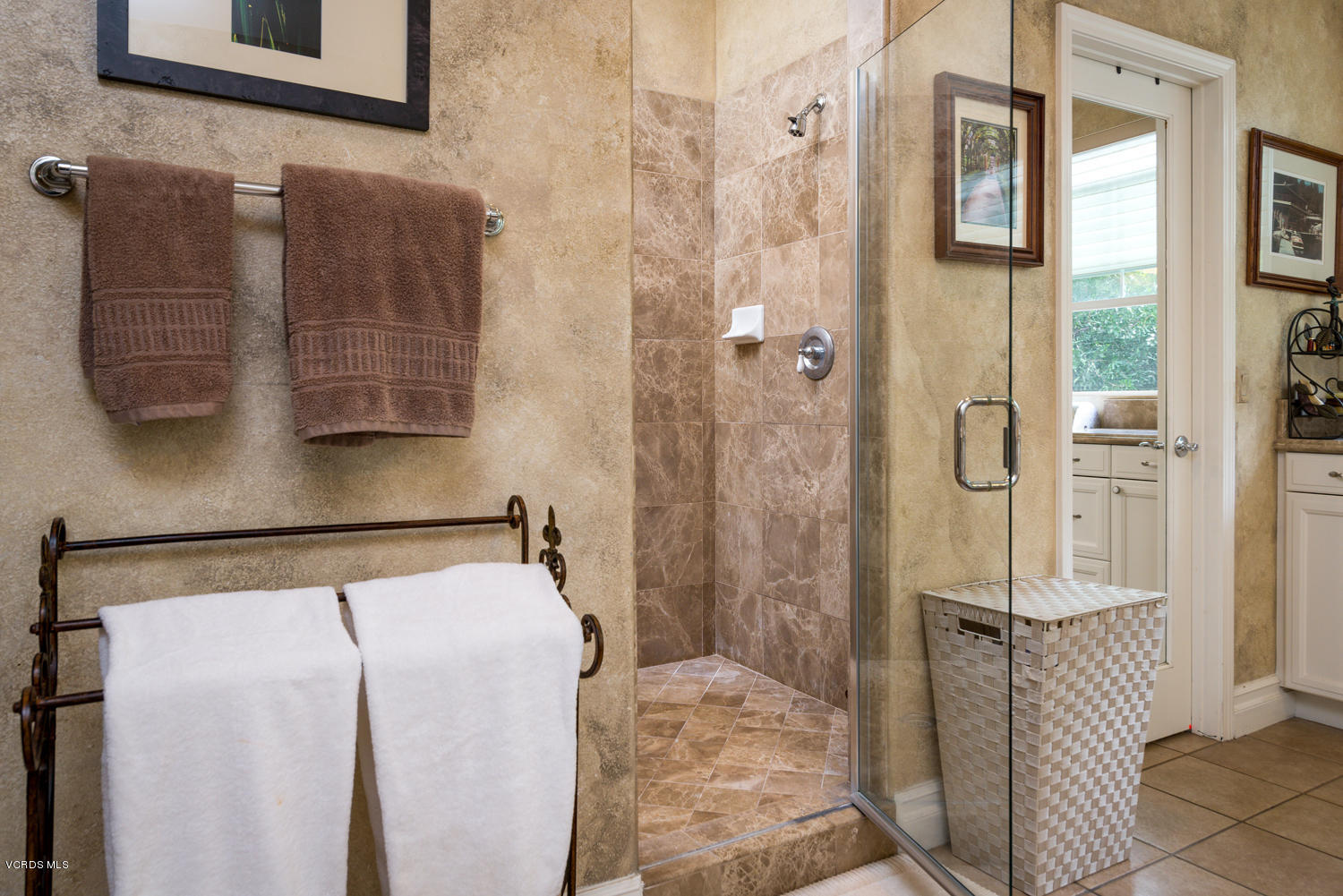 161 Laurel Ridge Drive Simi Valley, CA 93065 - Photo 34 of 50 a bathroom with a shower
