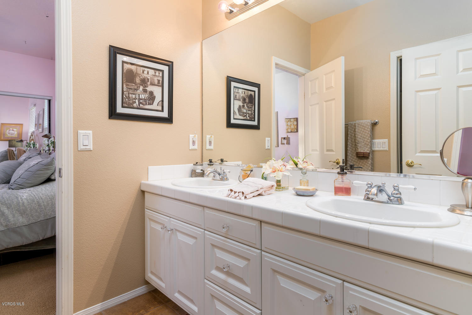 161 Laurel Ridge Drive Simi Valley, CA 93065 - Photo 36 of 50 a en suite bathroom with double vanity sinks and a mirror