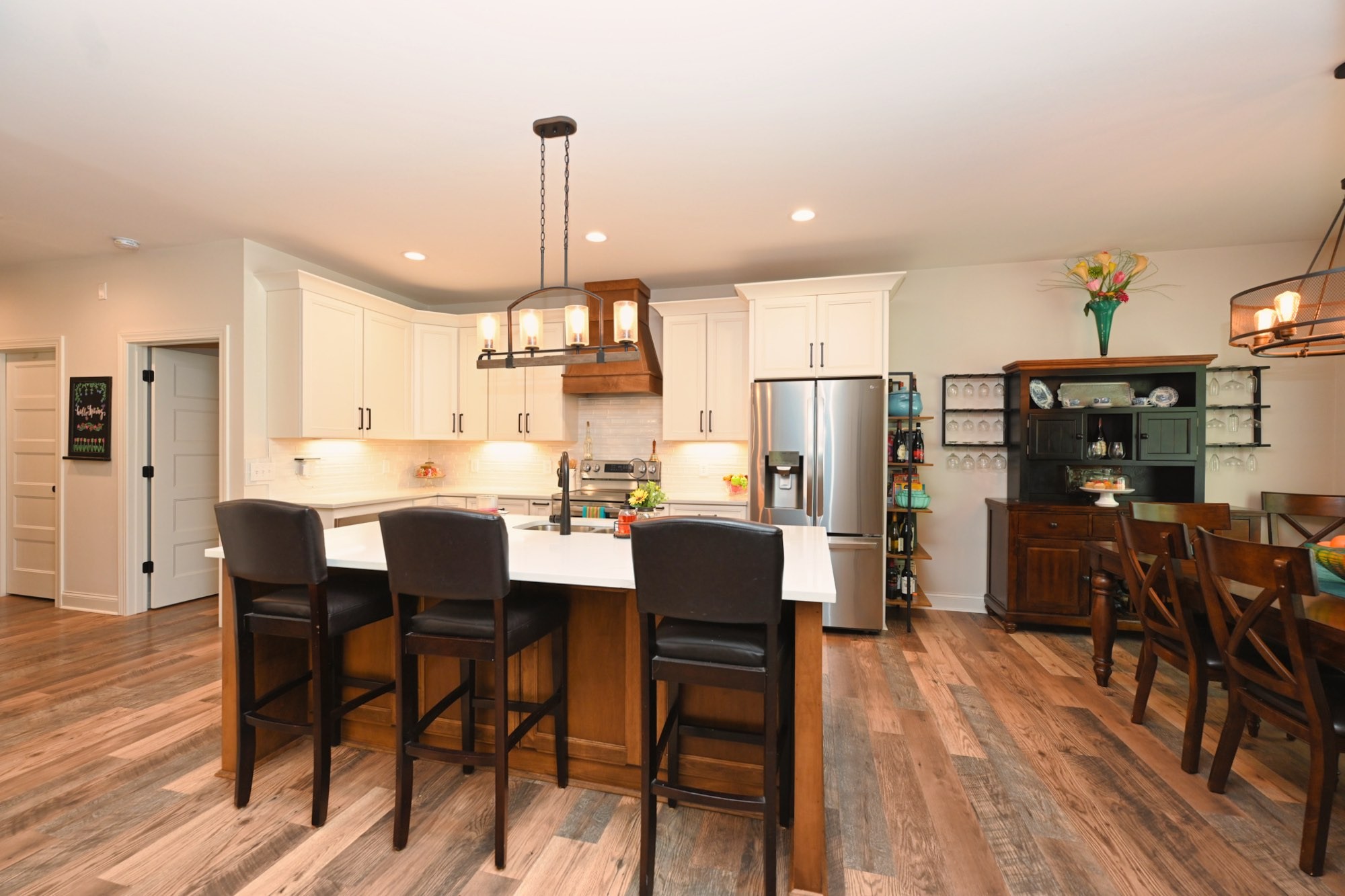 632 Weeping Willow Road Hendersonville, TN 37075 - Photo 11 of 42 a large kitchen with a table and chairs