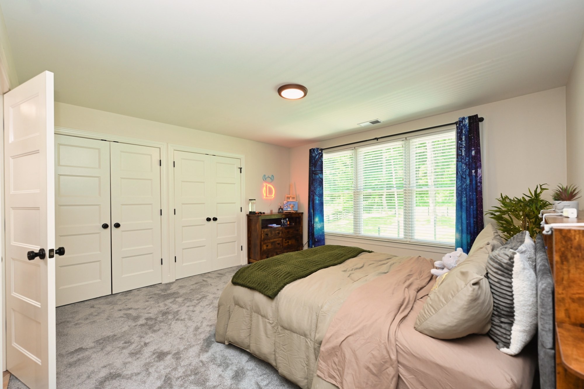 632 Weeping Willow Road Hendersonville, TN 37075 - Photo 22 of 42 a spacious bedroom with a bed and a window