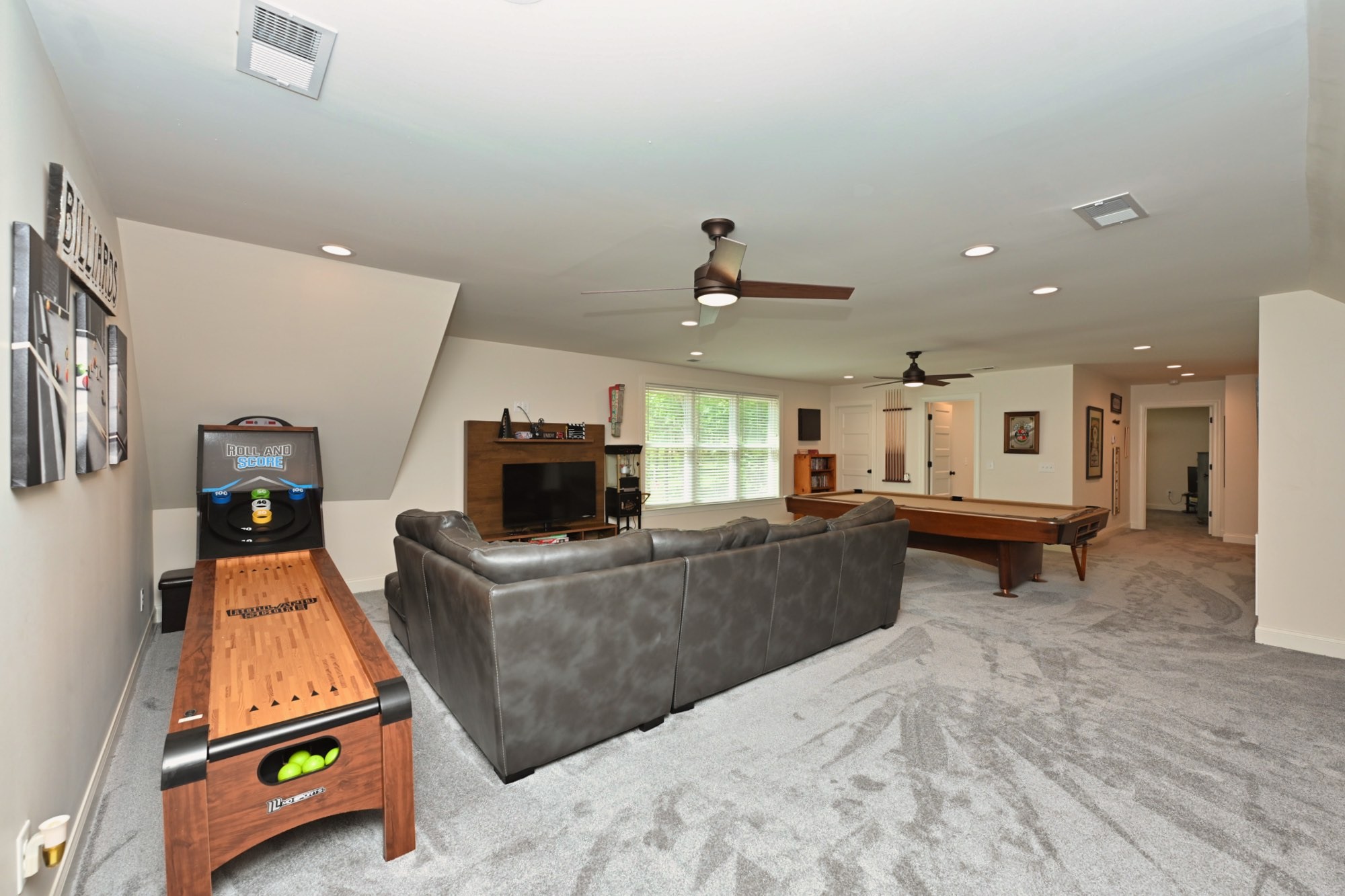 632 Weeping Willow Road Hendersonville, TN 37075 - Photo 27 of 42 a living room with furniture and a flat screen tv
