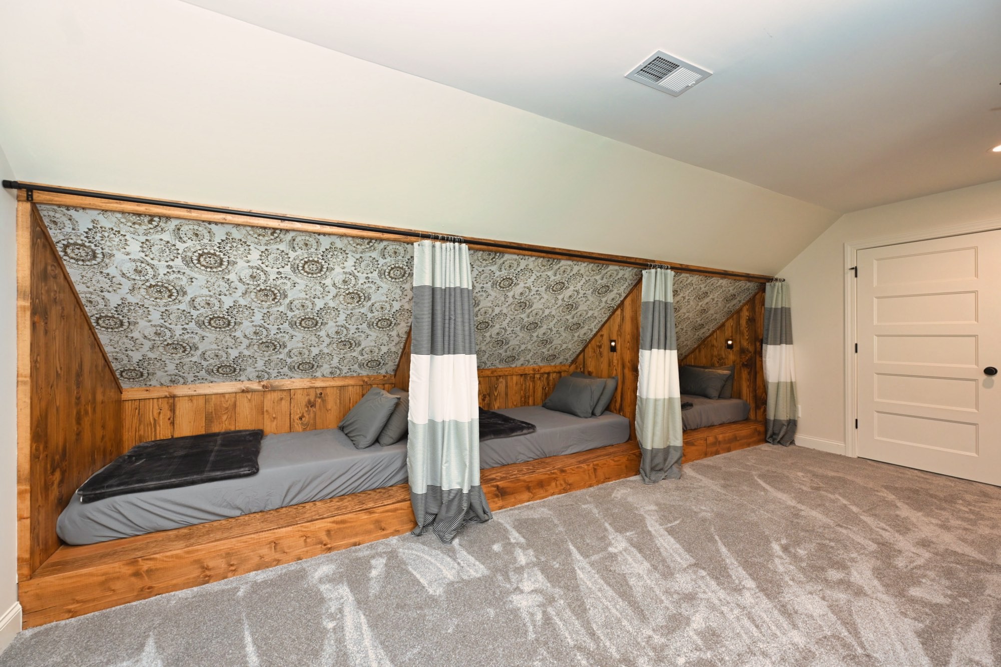 632 Weeping Willow Road Hendersonville, TN 37075 - Photo 28 of 42 a view of a room with wooden floor and windows