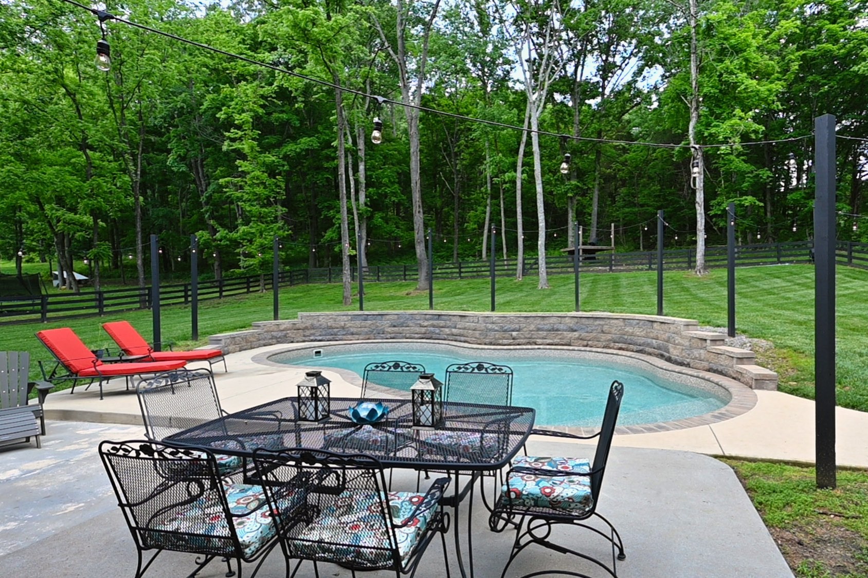 632 Weeping Willow Road Hendersonville, TN 37075 - Photo 34 of 42 a garden view with a seating space