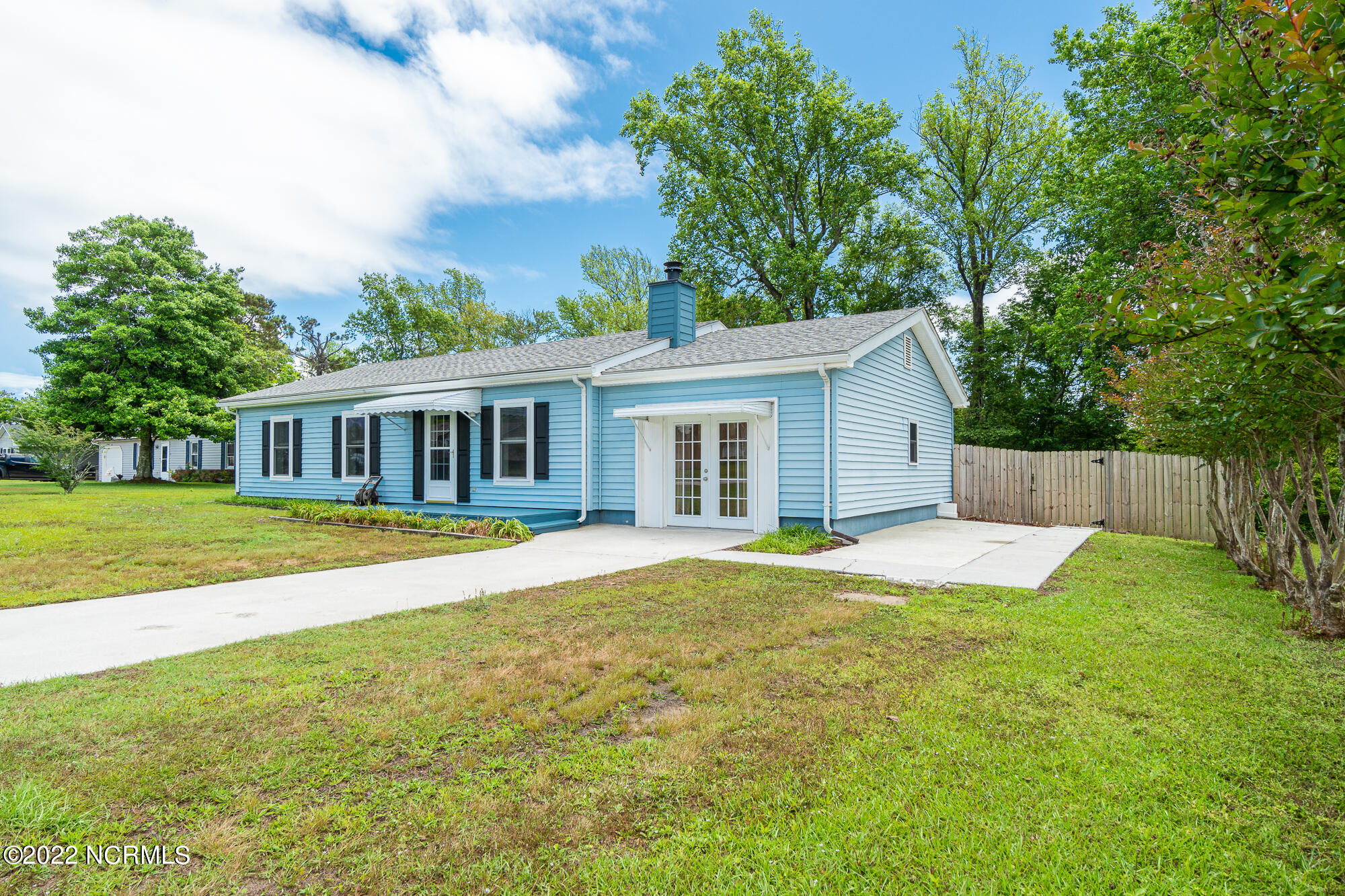 3105 Old Gate Road Morehead City, NC 28557 - Photo 2 of 35 Finished garage