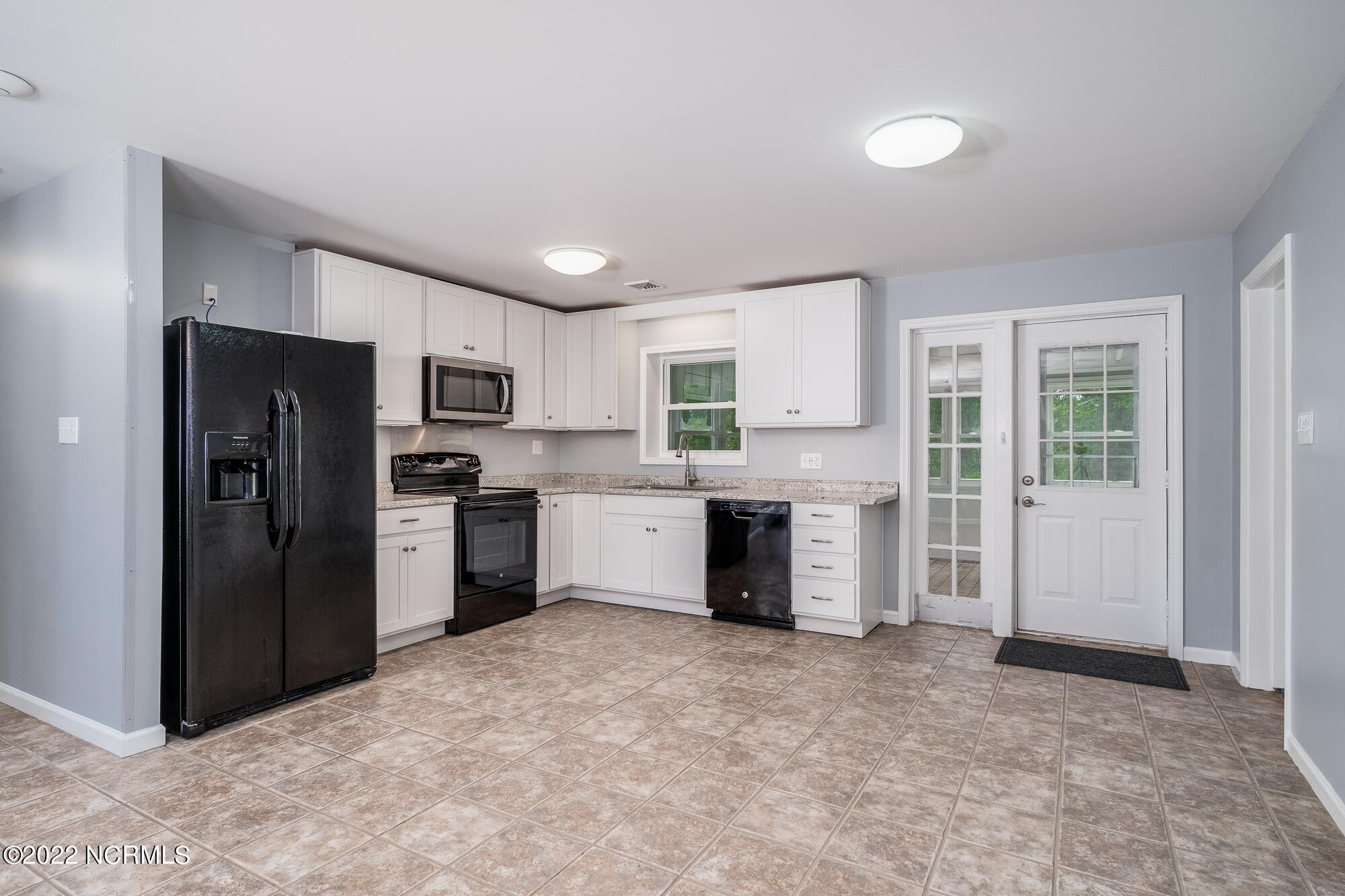 3105 Old Gate Road Morehead City, NC 28557 - Photo 8 of 35 Kitchen & breakfast