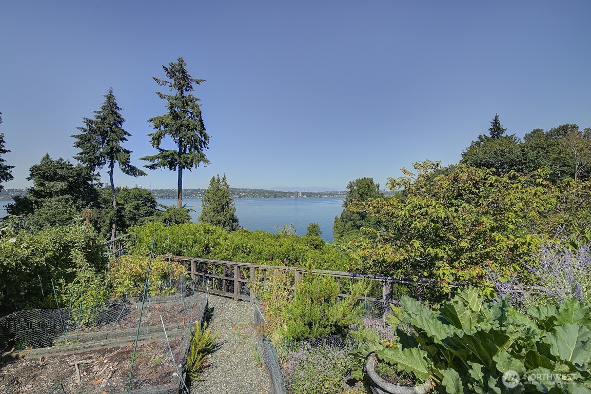 1645 Rambling Lane Medina, WA 98039 - Photo 15 of 40