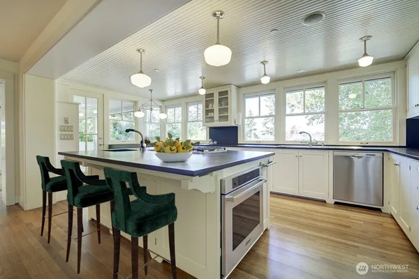 $14,000 | 1645 Rambling Lane, Medina, WA 98039