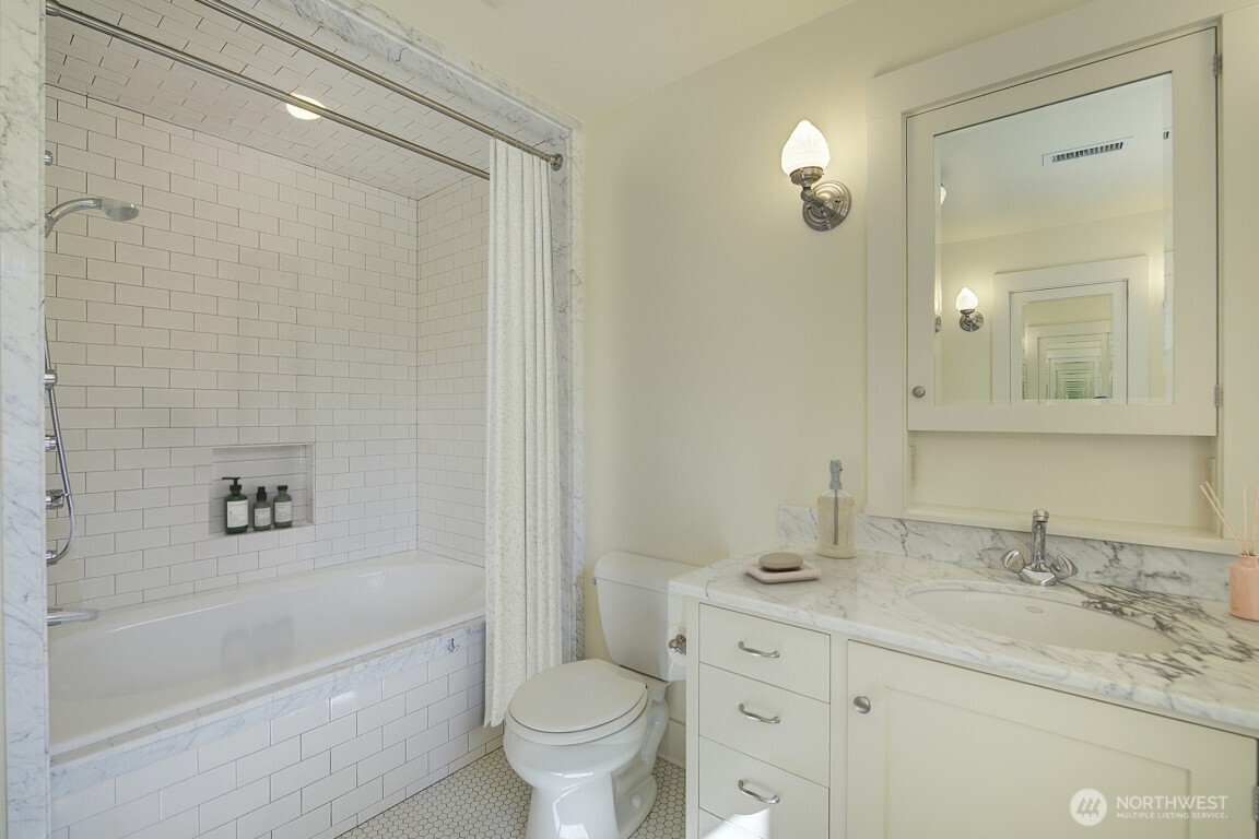 1645 Rambling Lane Medina, WA 98039 - Photo 31 of 40