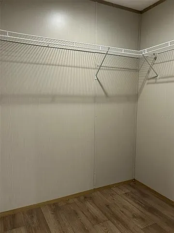 a sign that is on the side of a wall