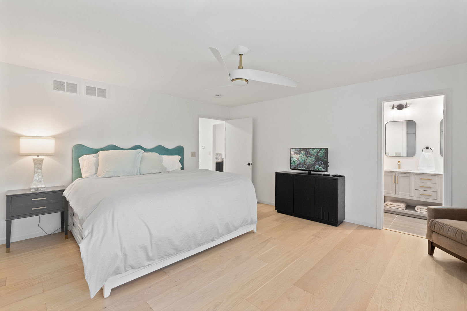 404 West Naperville Road Westmont, IL 60559 - Photo 13 of 30 Gallery Image 13