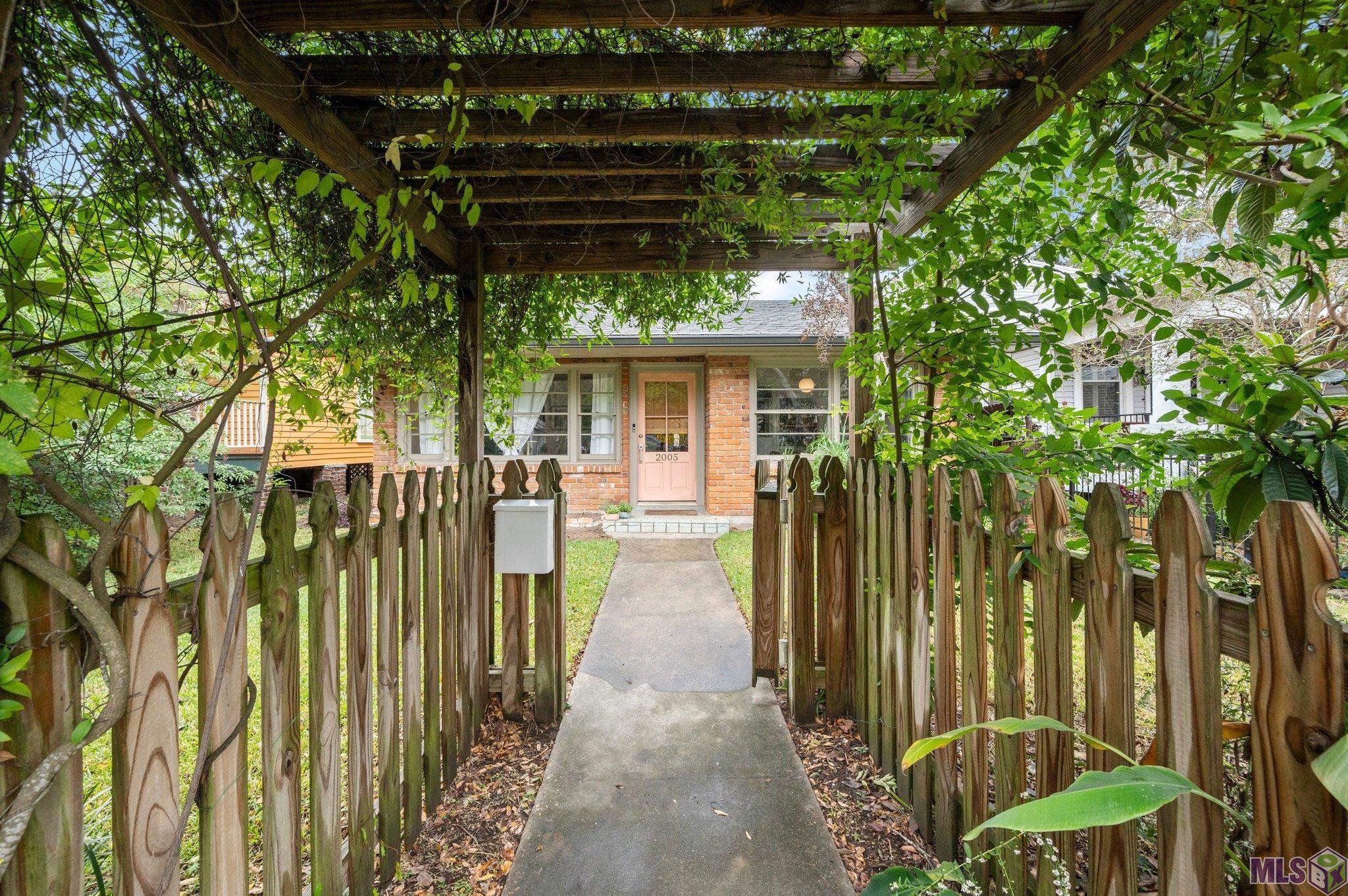 2005 Wisteria Street Baton Rouge, LA 70806 - Photo 3 of 21 Gallery Image 3