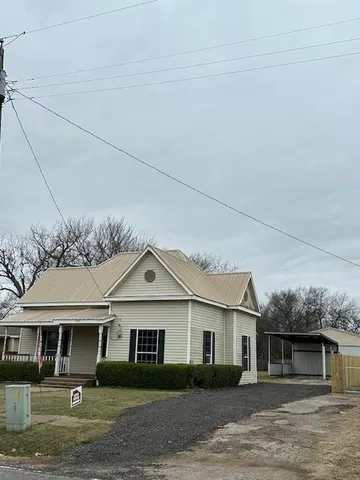 $189,999 | 208 Frisco Street, Cumby, TX 75433