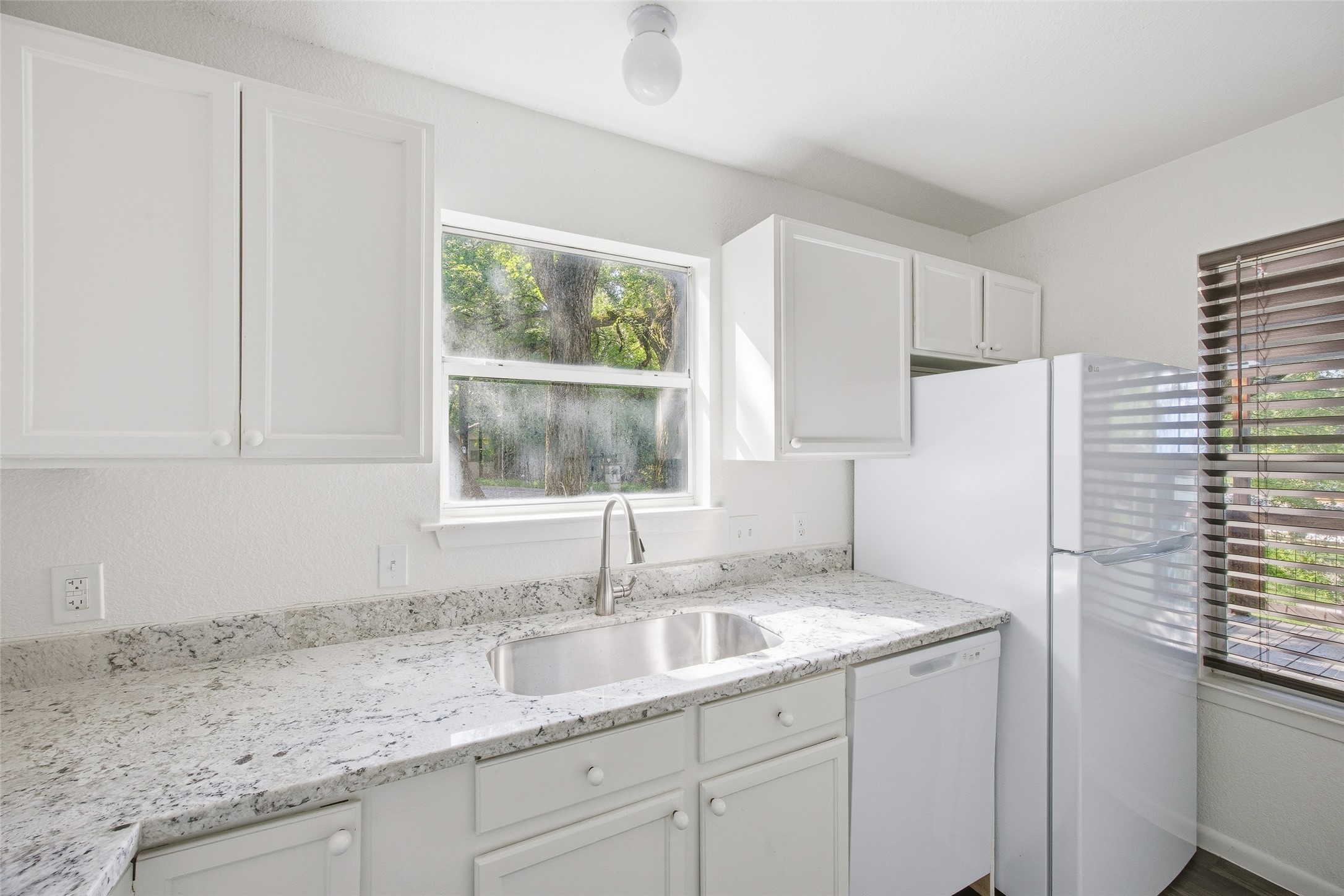 1106 Delano Street Austin, TX 78721 - Photo 13 of 32