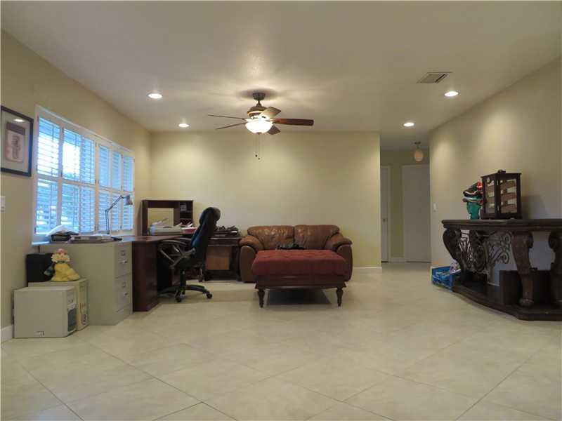 4570 Avalon Street Boca Raton, FL 33428 - Photo 5 of 16 Living Room