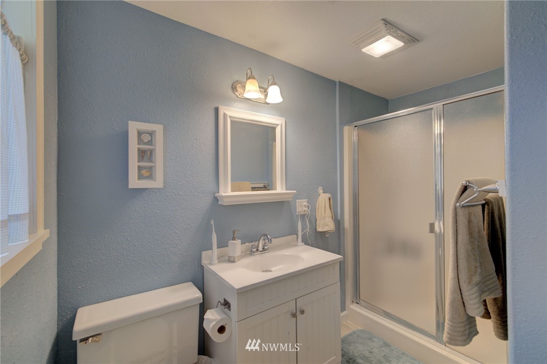 18609 North Road Bothell, WA 98012 - Photo 11 of 16