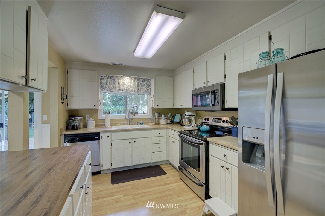 18609 North Road Bothell, WA 98012 - Photo 6 of 16