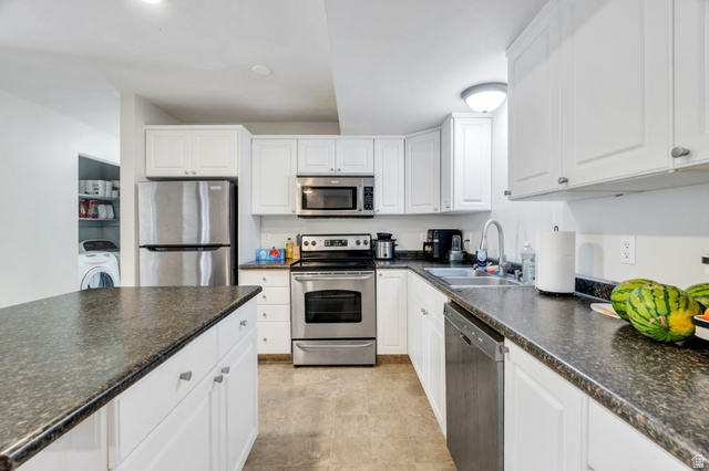 1676 Hickory Lane Provo, UT 84604 - Photo 4 of 21