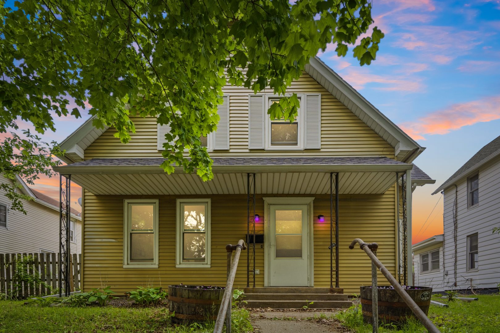 1847 10th Street Moline, IL 61265 - Photo 1 of 39 a front view of a house