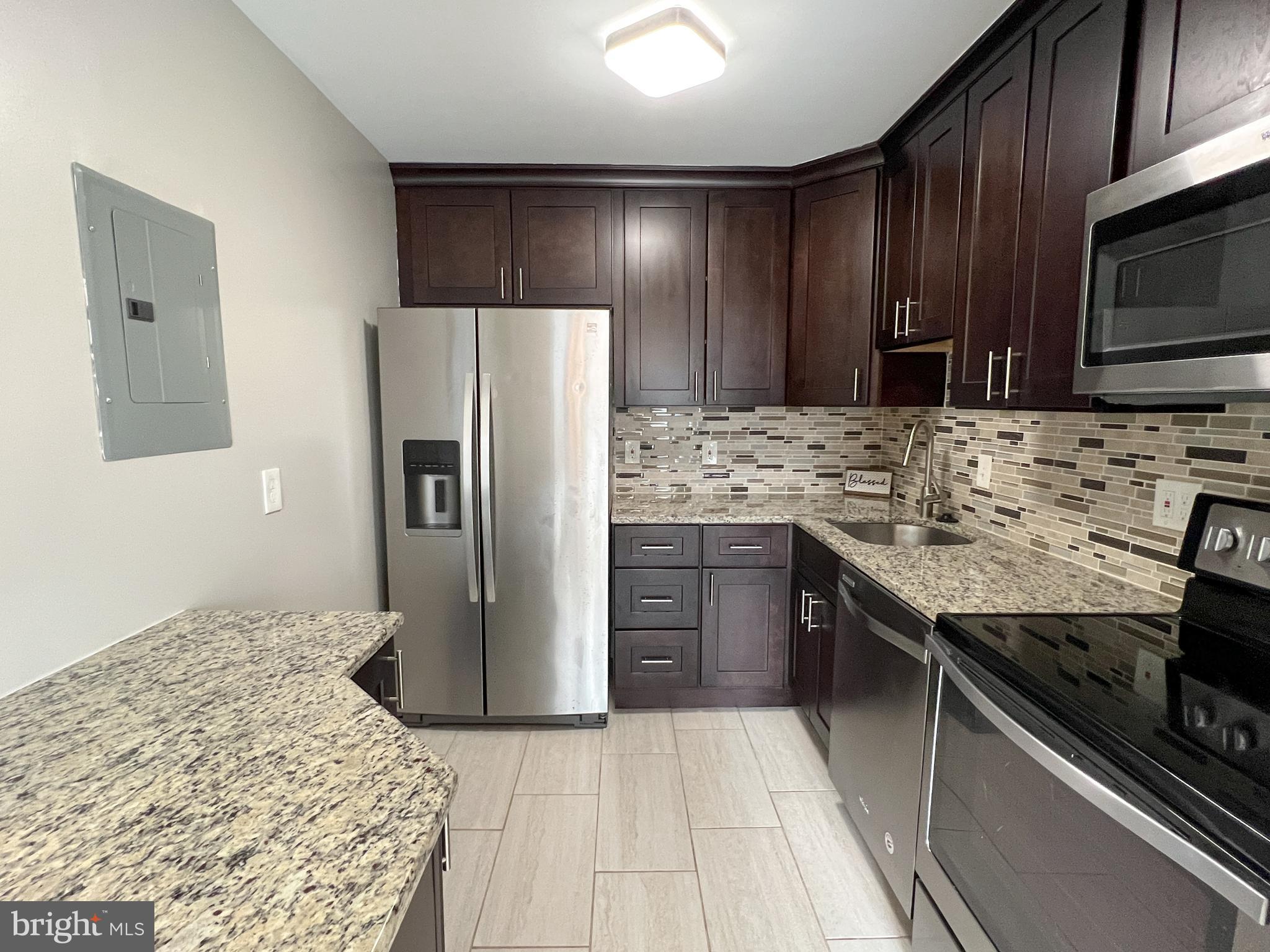 17804 Buehler Road, Unit 146 Olney, MD 20832 - Photo 14 of 31 Kitchen w/Stainless Appliances & Granite Counters