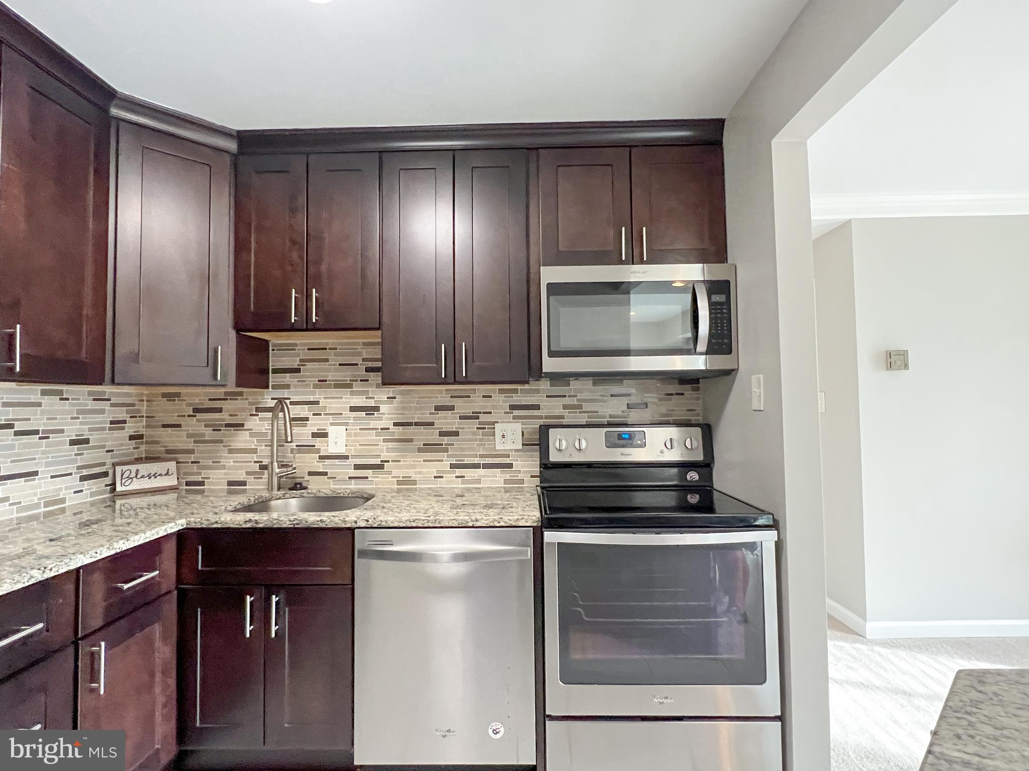 17804 Buehler Road, Unit 146 Olney, MD 20832 - Photo 15 of 31 Kitchen w/Stainless Appliances & Granite Counters