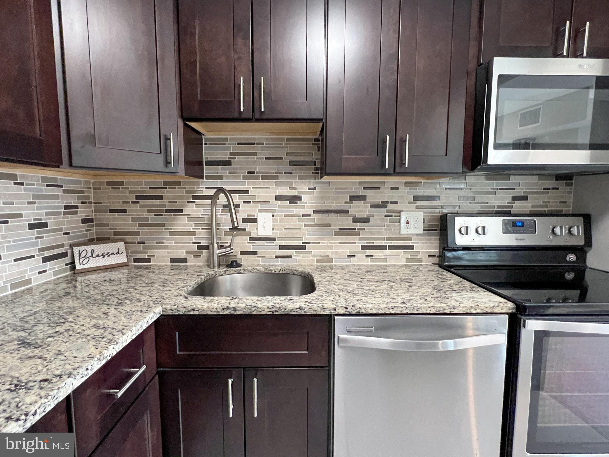 17804 Buehler Road, Unit 146 Olney, MD 20832 - Photo 16 of 31 Kitchen w/Stainless Appliances & Granite Counters