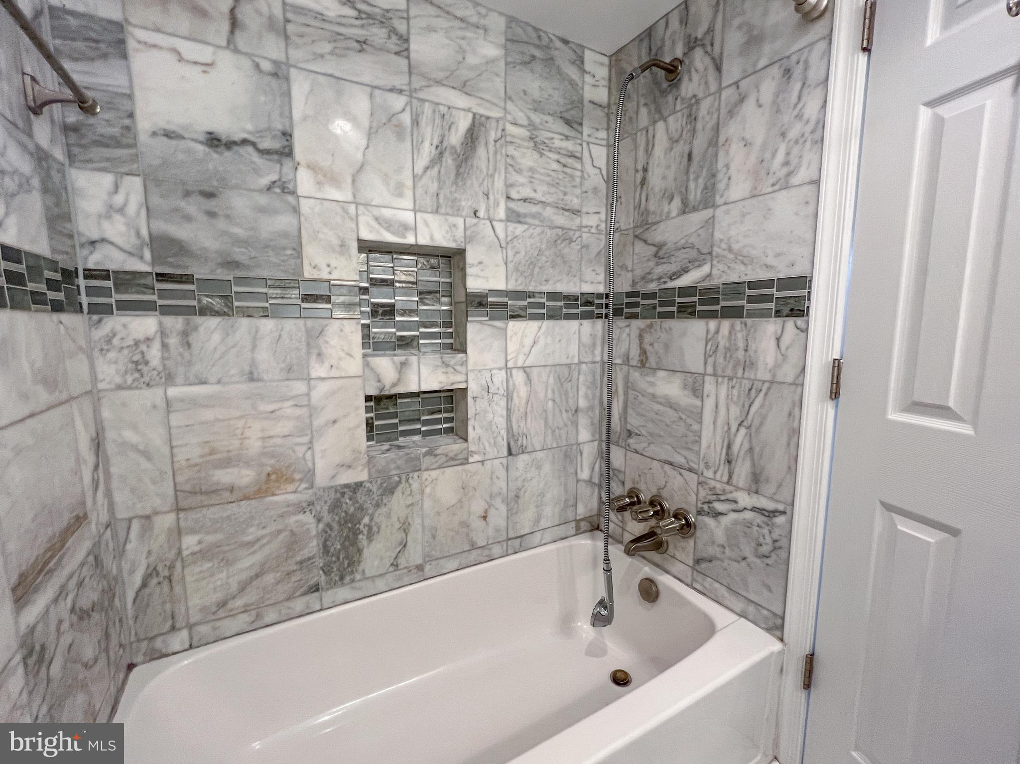 17804 Buehler Road, Unit 146 Olney, MD 20832 - Photo 20 of 31 Bathroom